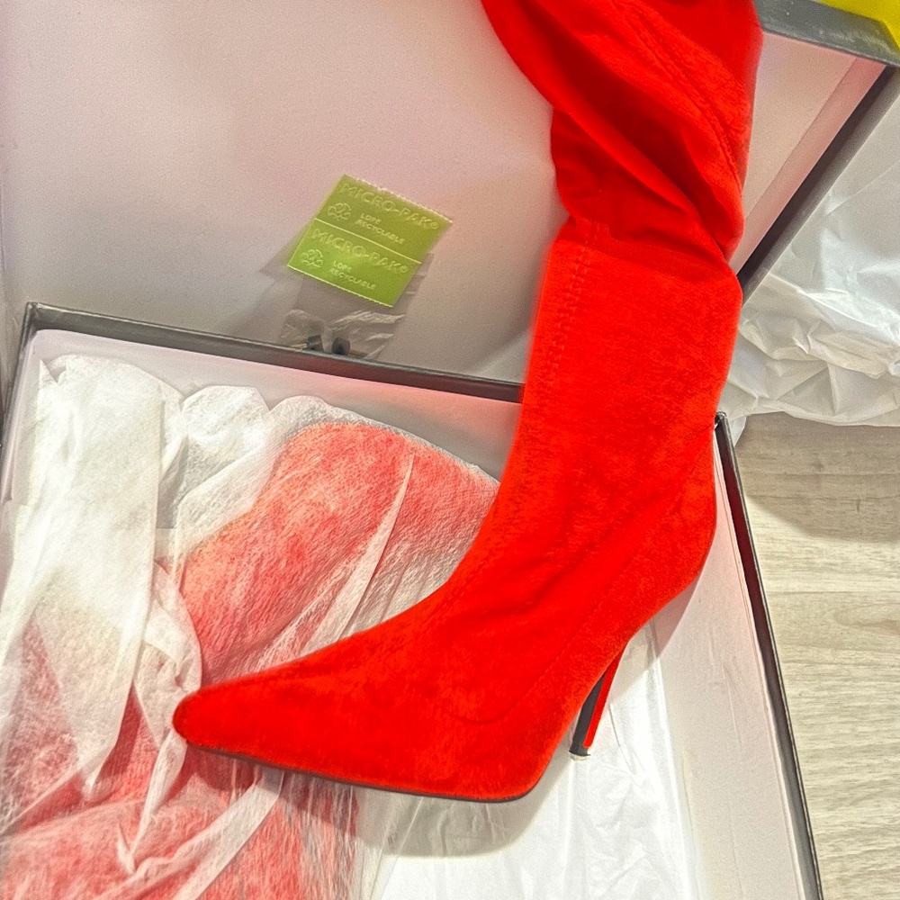 Women red knee length boot